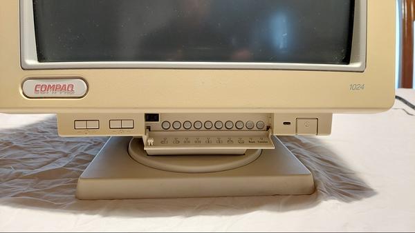 Photo for Compaq 460-P VGA Monitor